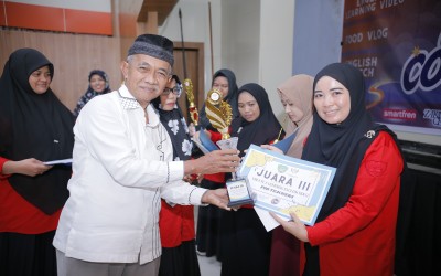 Guru SMPN 28 Satap Salenrang Raih Juara pada Maros English Competition 2025