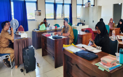 Tingkatkan Kinerja: Pengawas Bina “Briefing” Guru dan Pegawai UPTD SMPN 28 Satap Salenrang