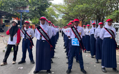 Paskibra SMPN 28 Satap Salenrang Ikut Meriahkan Gerak Jalan Indah Antar Pelajar Kabupaten Maros Tahun 2025